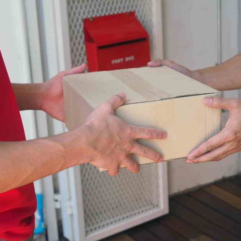 imgi_36_the-courier-sends-the-packaging-box-to-the-online-buyer-fast-delivery-service-free-photo-30kb